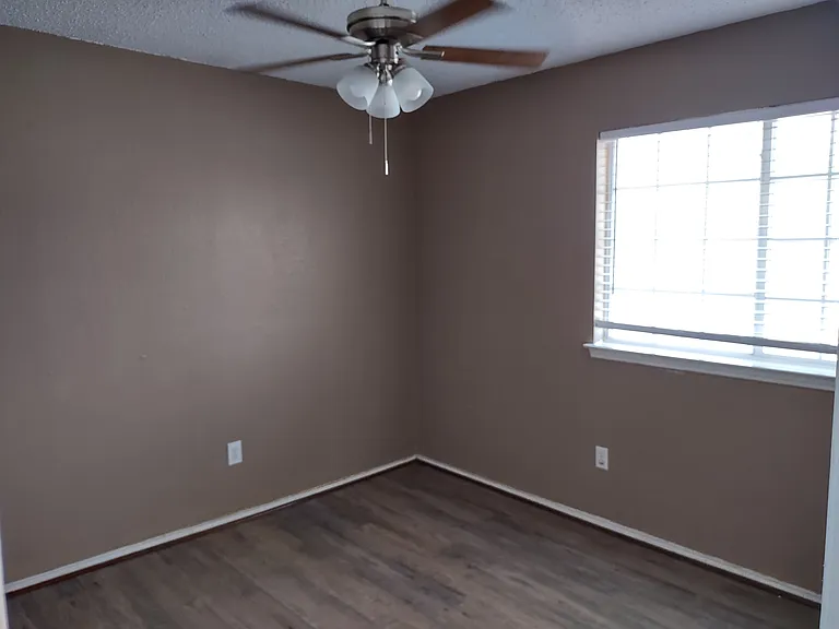 8721 Limestone Dr — Photo 16