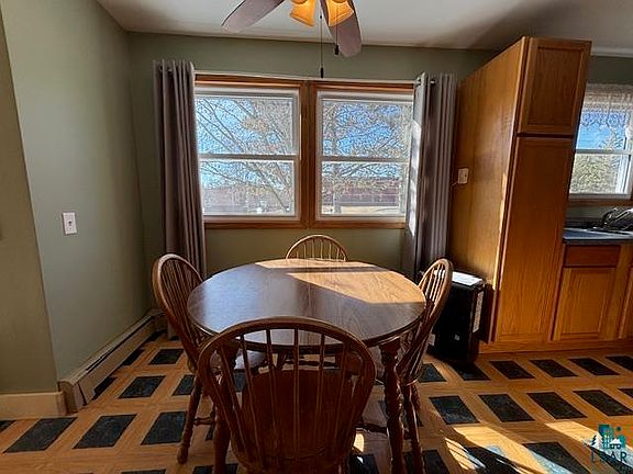 5th image of 302 Elm St