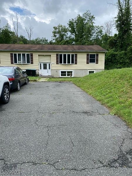 1st image of 403 Deer Ln #B