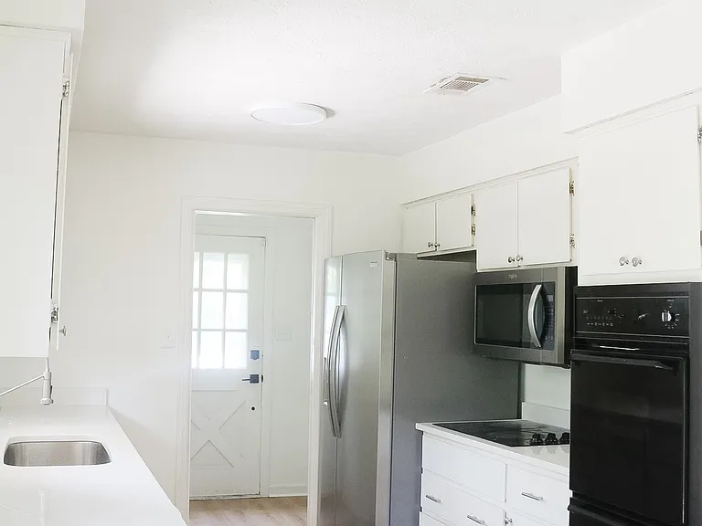 809 Windsor Rd — Photo 35