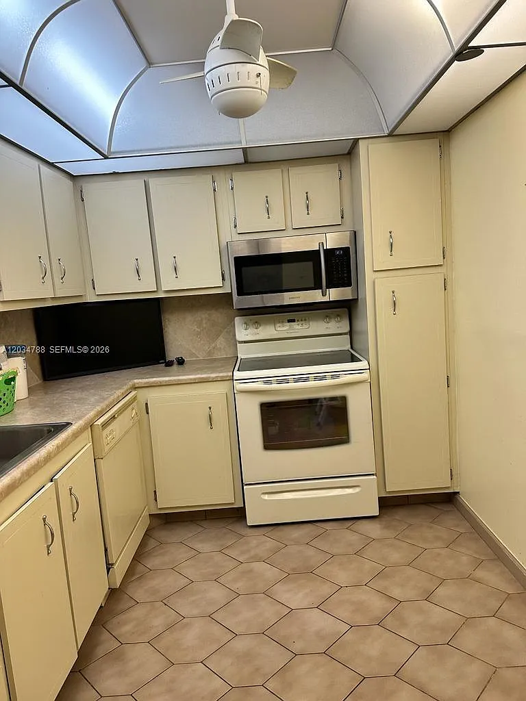 Park Place Condominium No — Photo 2
