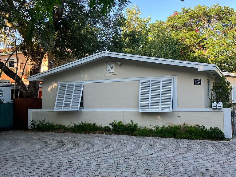 2923 Virginia St — Photo 1