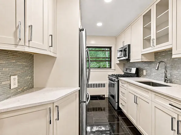 73-02 Springfield Blvd #2, Oakland Gardens, NY 11364