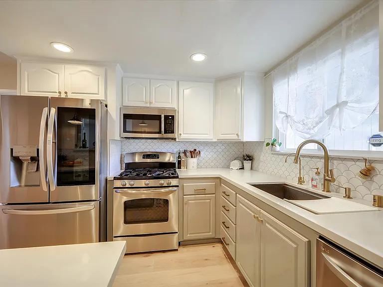 6237 Hancock Ave — Photo 8