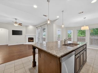 7920 Wilson Cliff Ct, White Settlement, TX 76108