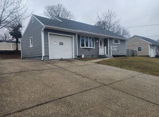 222 Claywood Dr, Brentwood, NY 11717