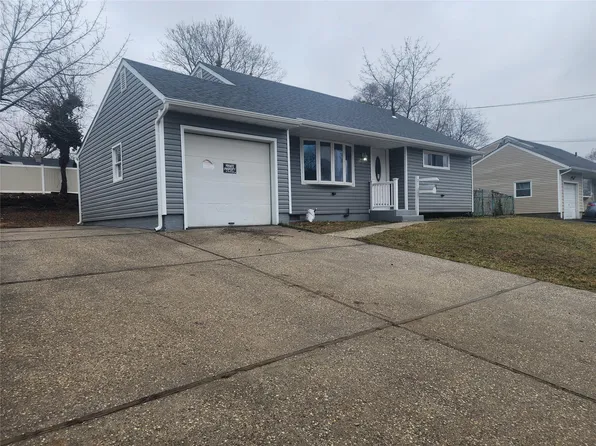 222 Claywood Drive, Brentwood, NY 11717