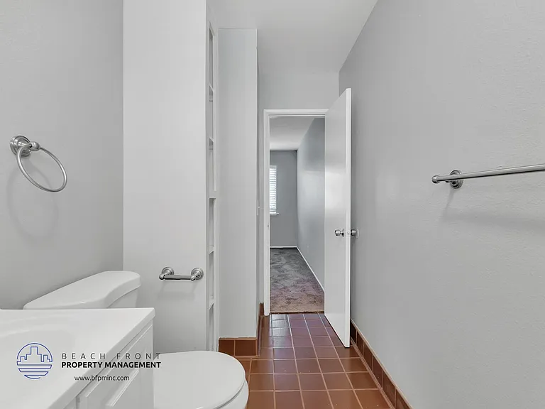 228 West Carson — Photo 6