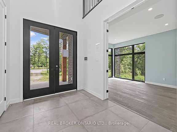 4th image of 2068 Richmond Rd