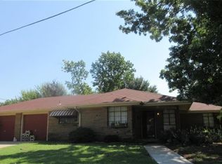 2445 Ashley Dr, The Village, OK 73120