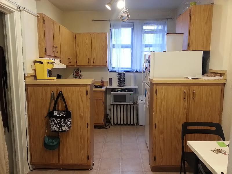 1st image of 627 W Melrose St #6B