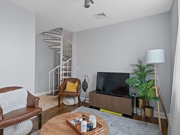 2nd image of 224 48th St APT 4H