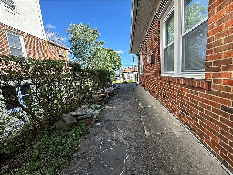 667 Yonkers Ave #1R — Photo 16