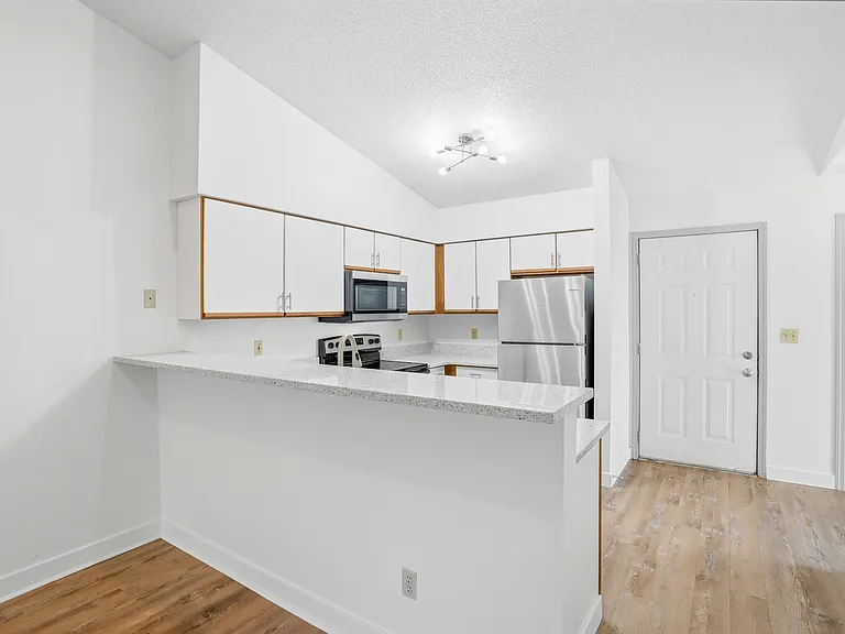 Keokuk Street Apartments — Photo 13