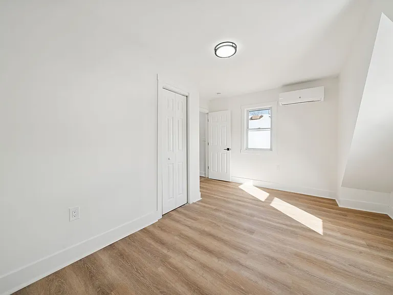 216 Whipple St — Photo 23