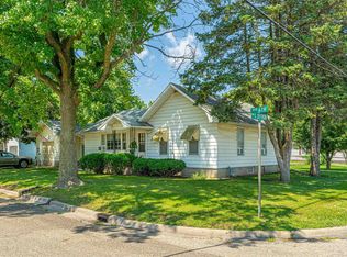 1202 6th St, Lincoln, IL 62656