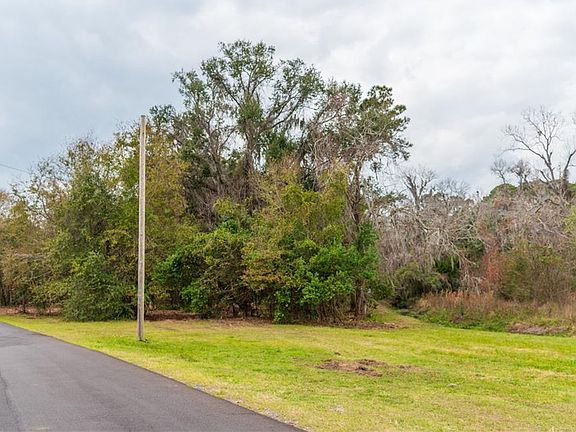 3rd image of 765 Gaines Ln