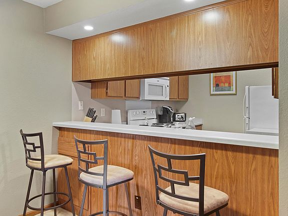 5th image of W169N11079 Ashbury Ln APT 1