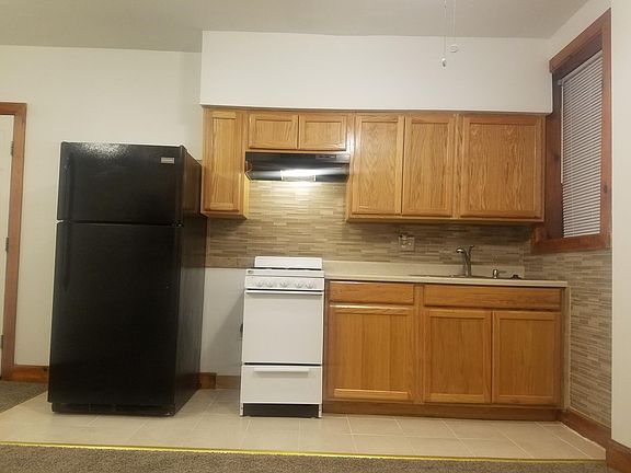 2nd image of 1622 Bainbridge St APT 1R