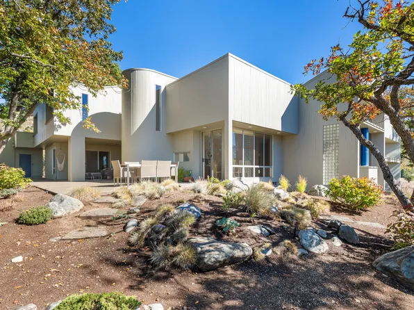 1225 Gardner Way, Medford, OR 97504