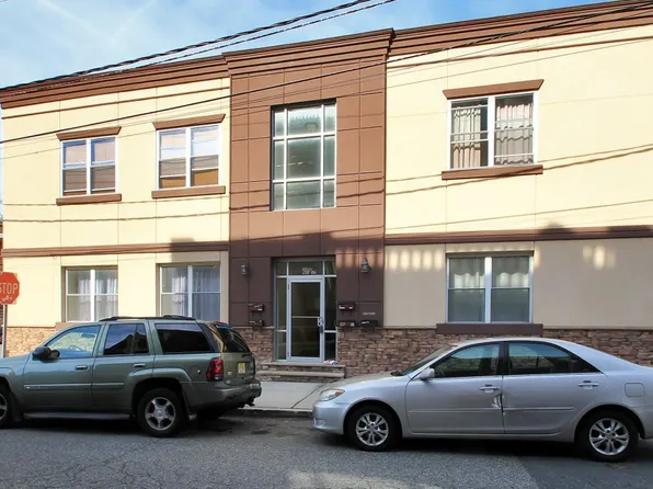 150 61st St APT 2, West New York, NJ 07093