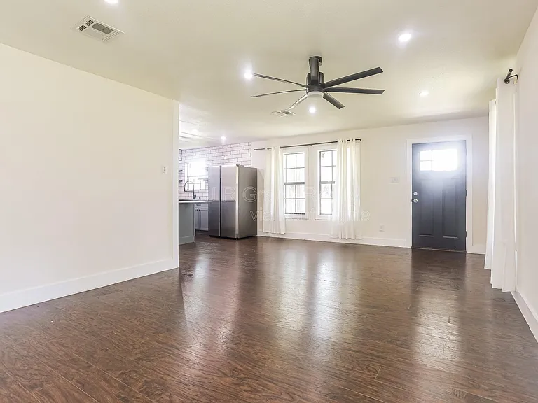 1324 Cherry St — Photo 4