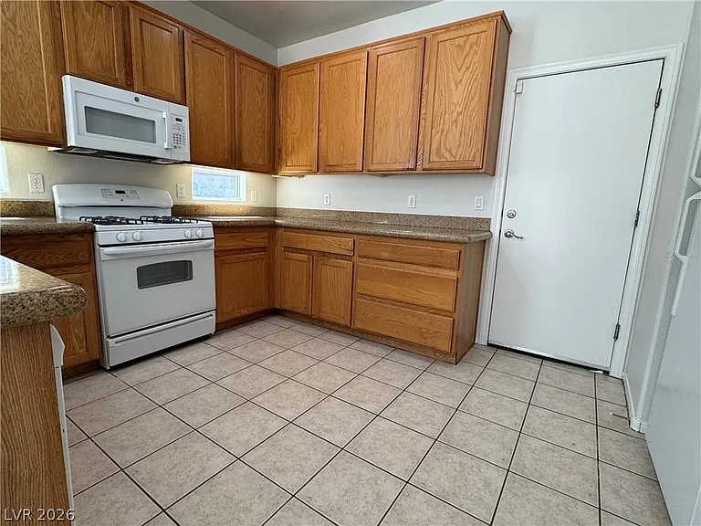 5029 Ivy Creek Ct — Photo 12