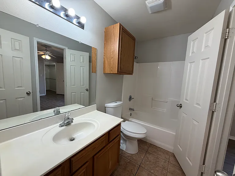 706 N Englewood Ave #A — Photo 12