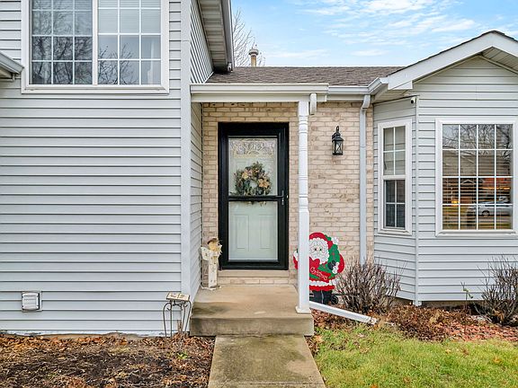3rd image of 2585 Cambridge Dr