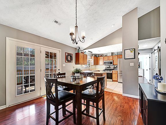 5th image of 400 Dogwood Glen Ln