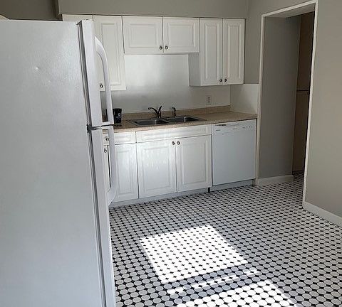 4th image of 722 Clarendon Pl
