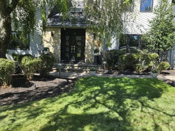 2 Sweet Briar Ct, Montgomery Twp., NJ 08502