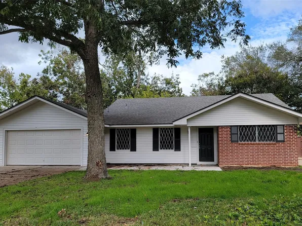 1211 Crestmont St, Wharton, TX 77488