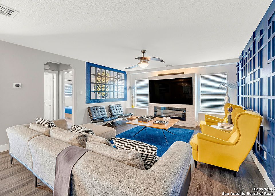1st image of 430 WALNUT CRST