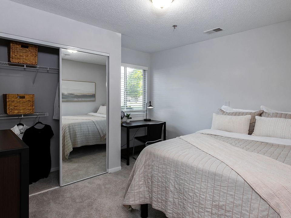 Our bedrooms feature a functional desk area, ideal for work or study, and a spacious closet with built-in organizers. Natural light streams through the window, creating a bright and airy atmosphere.