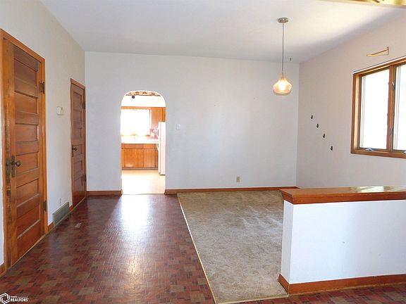 5th image of 1112 Elm St