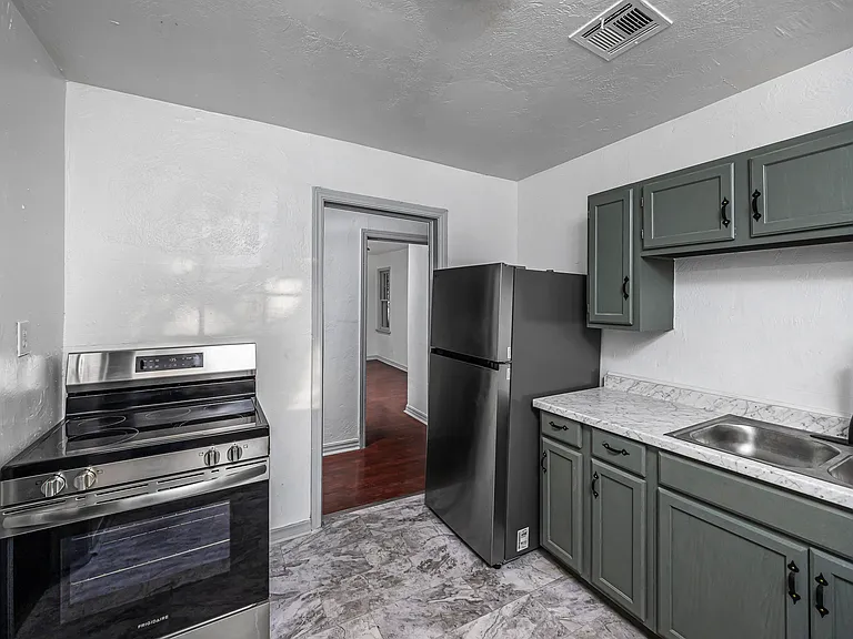 1414 NW 23rd St — Photo 9