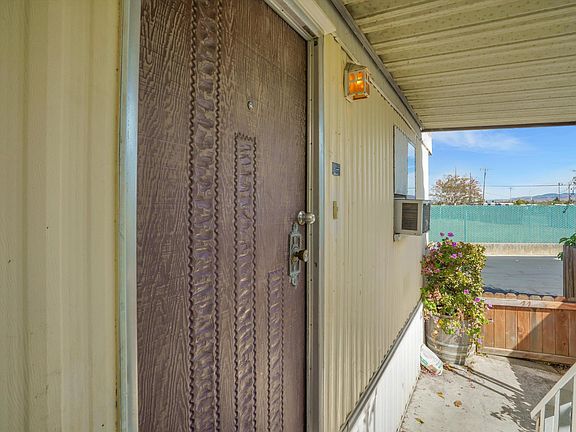 4th image of 2 Balsam St #2