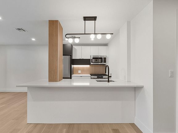 4th image of 166 Hancock Ave #202
