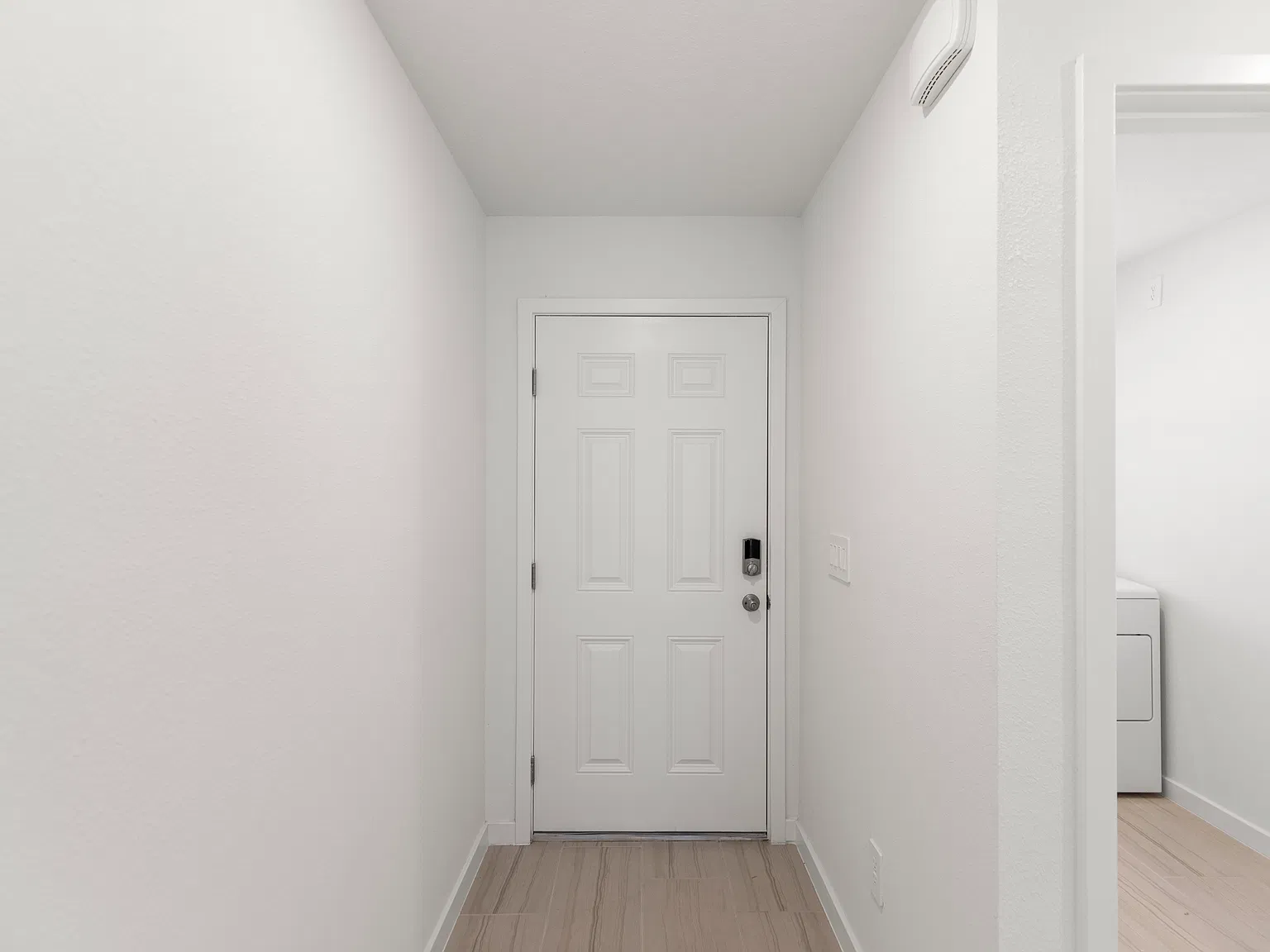 8 Derbyshire Dr — Photo 4