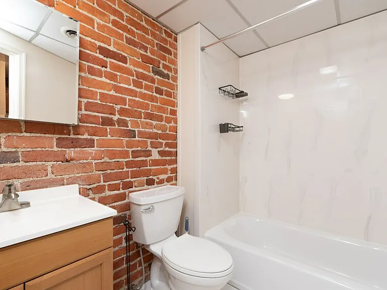 1239 W Cary St #2 — Photo 10