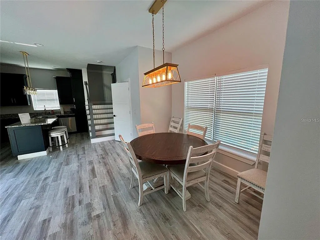 2 bed, 2.5 bath, 1556 sqft, $2,200 — Photo 2