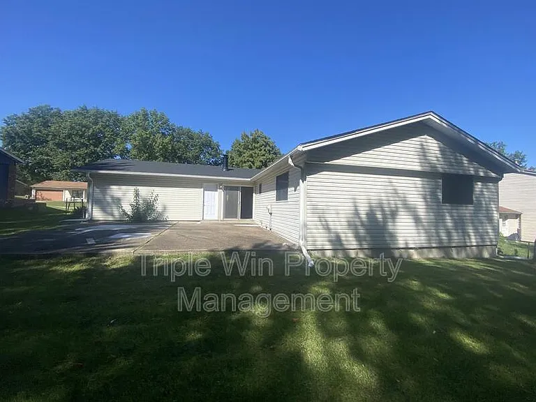 2372 Rockymont Dr — Photo 3