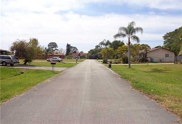 1st image of 658 NE Helicon Ln