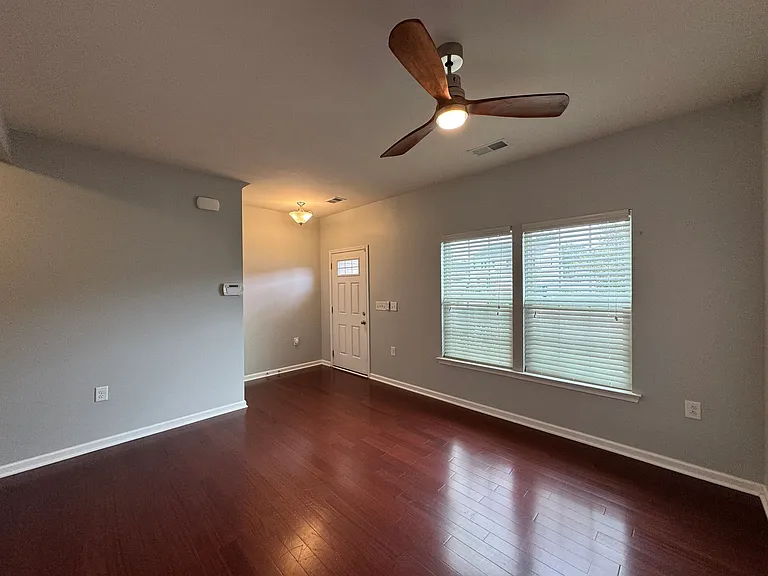 624 Leonard Ln — Photo 11