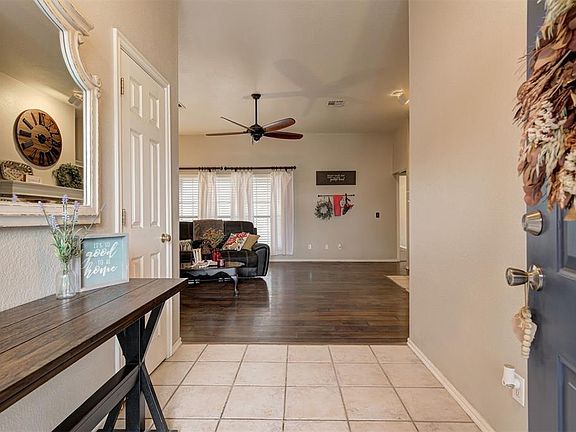 3rd image of 513 SW 154th Ct