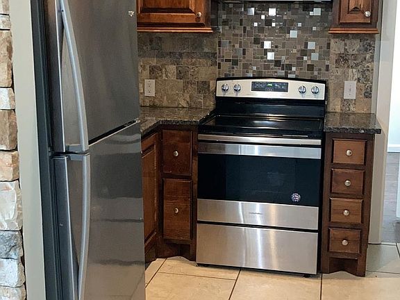 2nd image of 501 SW 48th St