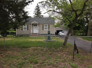 19 Orchard St, Tinton Falls, NJ 07724
