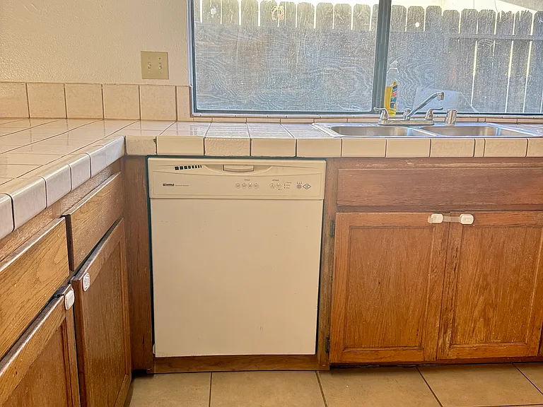 1307 W Heald Ave — Photo 9