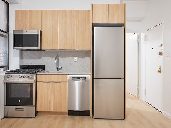 4th image of 36 Saint Marks Pl APT 5